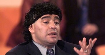 Maradona zawieszony za obsceniczne gesty!