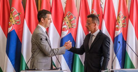 Szijjarto oskarża Brukselę: Chcą zmiany rządów na Węgrzech i w Serbii