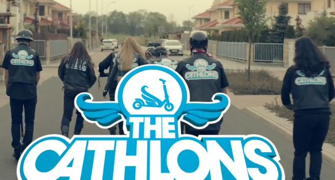 Harleyowcy na hulajnogach reklamują Decathlon (wideo)