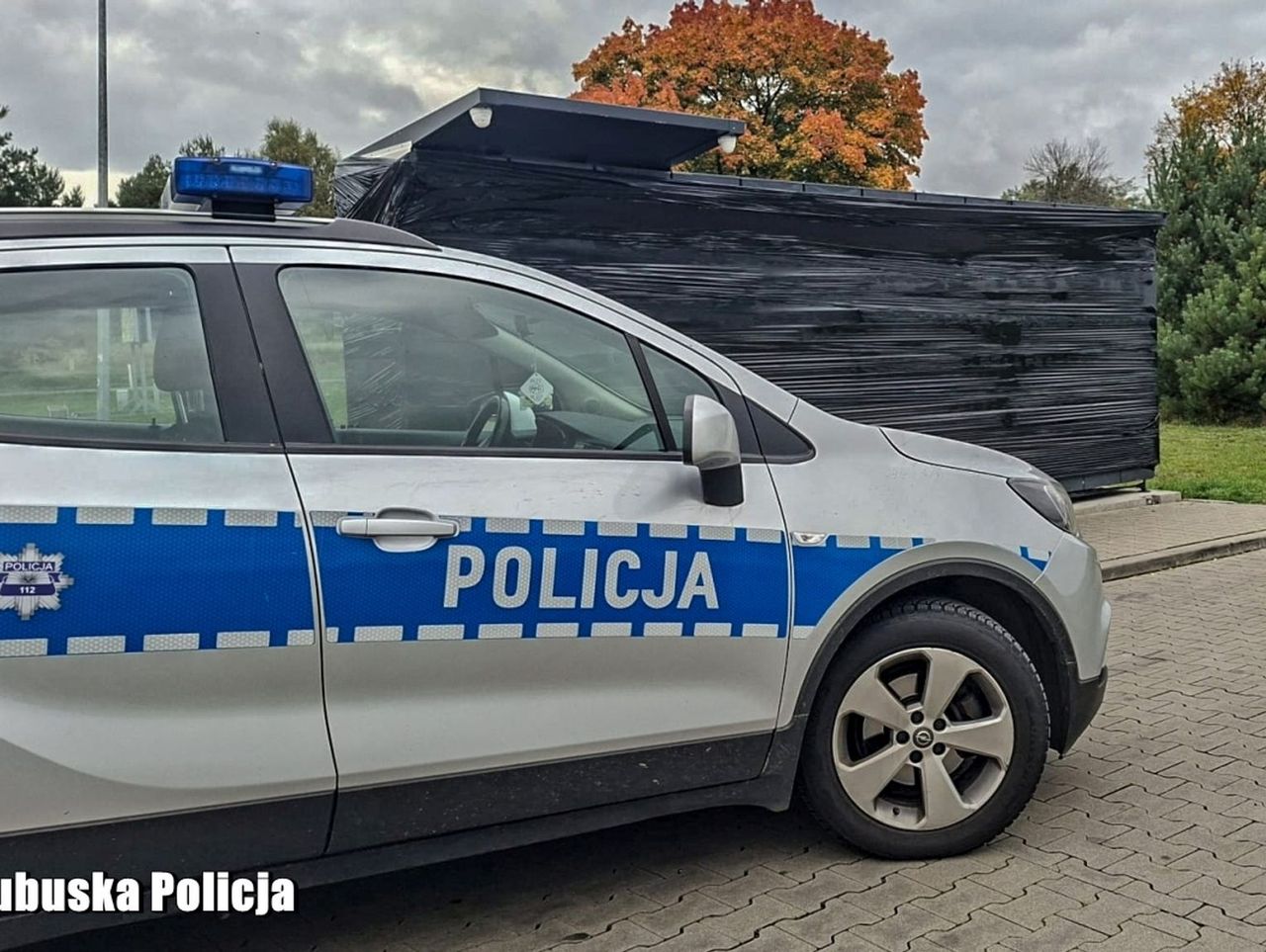 Słubice: Otworzył 77 skrytek w paczkomacie i porozrzucał przesyłki