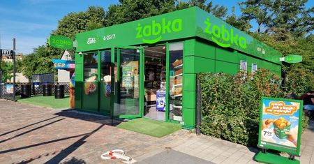 Żabka naprawia błąd naliczania rabatów. "Problem w większości sklepów opanowany"