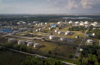 Kryzys naftowy. Rosjanie oddadzą kontrolę nad koncernem NIS