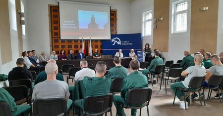 Pierwszy dzwonek również za więziennym murem