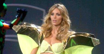 Anja Rubik też wystąpiła na pokazie Victoria's Secret! (ZDJĘCIA)