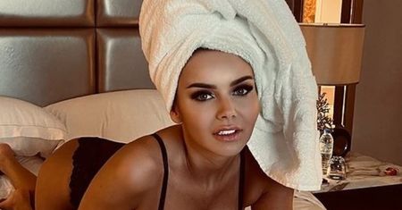 Monika Chwajoł z "Królowych życia" pozuje NAGO i zapewnia: "MNIE WYPADA"
