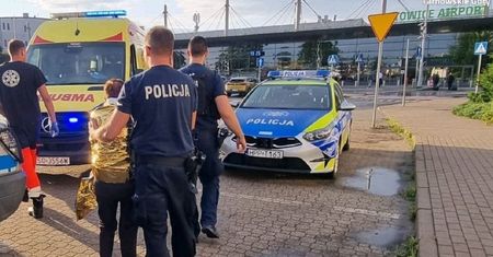 70-latka błąkała się po ulicy. Tak zareagowali policjanci