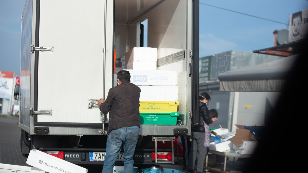 kurier kurierzy przesyłka dpd dhl inpost dostawa przesyłki