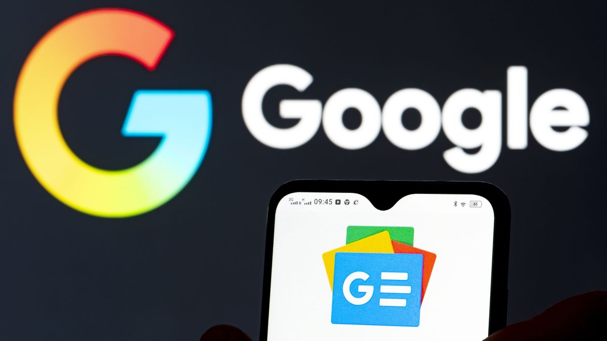 UKRAINE - 2022/01/09: In this photo illustration a Google News logo seen displayed on a smartphone. (Photo Illustration by Igor Golovniov/SOPA Images/LightRocket via Getty Images)