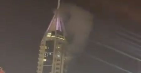 Dubaj znów w ogniu. Odłamki spadły na wieżowiec