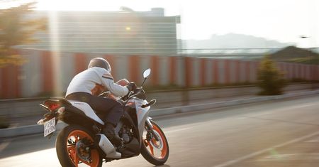 125 ccm z manualną skrzynią biegów na kat. B - Sejm przyjął poprawki Senatu