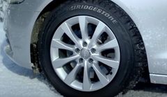 Reklama opon Bridgestone do zmiany, bo wprowadza w błąd (wideo)