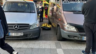 Mężczyzna zmarł między busami na parkingu przy Dworcu Zachodnim