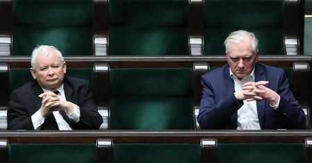 Jarosław Gowin wicepremierem i szefem superresortu? "Ta opcja jest na stole"