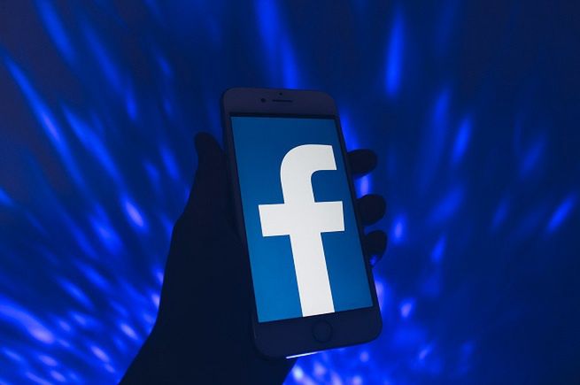 Facebook i Instagram pod lupą Komisji Europejskiej. Algorytmy uzależniają dzieci?