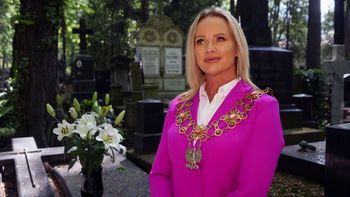 Mistrzyni ceremonii pogrzebowej odprawi ślub pary LGBT
