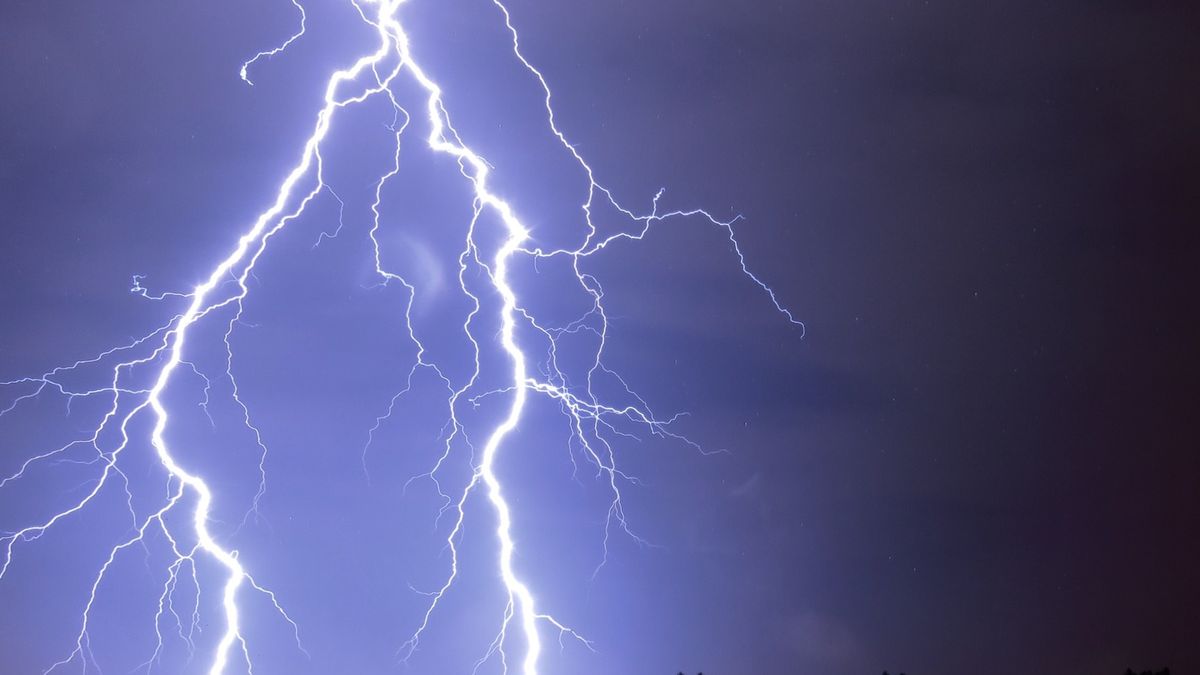 Rodzina ucierpiała w wyniku uderzenia pioruna 