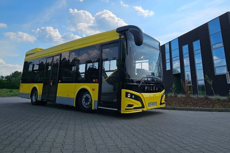 Trudna sytuacja państwowej fabryki autobusów. Resort chce "ratować jak najwięcej"