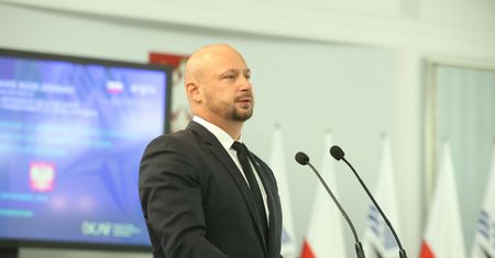 "Duże zdziwienie". Jest reakcja na zarzuty w sprawie Macierewicza