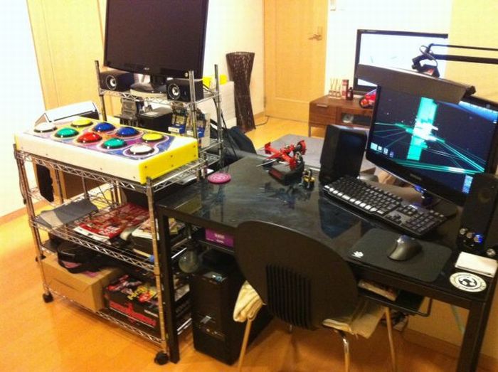 Jak wyglądają pokoje komputerowe japońskich geeków? 4