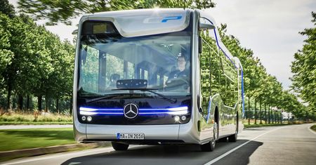 Autonomiczny bus Mercedesa pokonał 20-kilometrową trasę bez udziału kierowcy