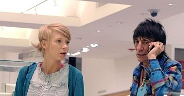 Gitarzysta Rolling Stones POBIŁ 20-LETNIĄ KOCHANKĘ!