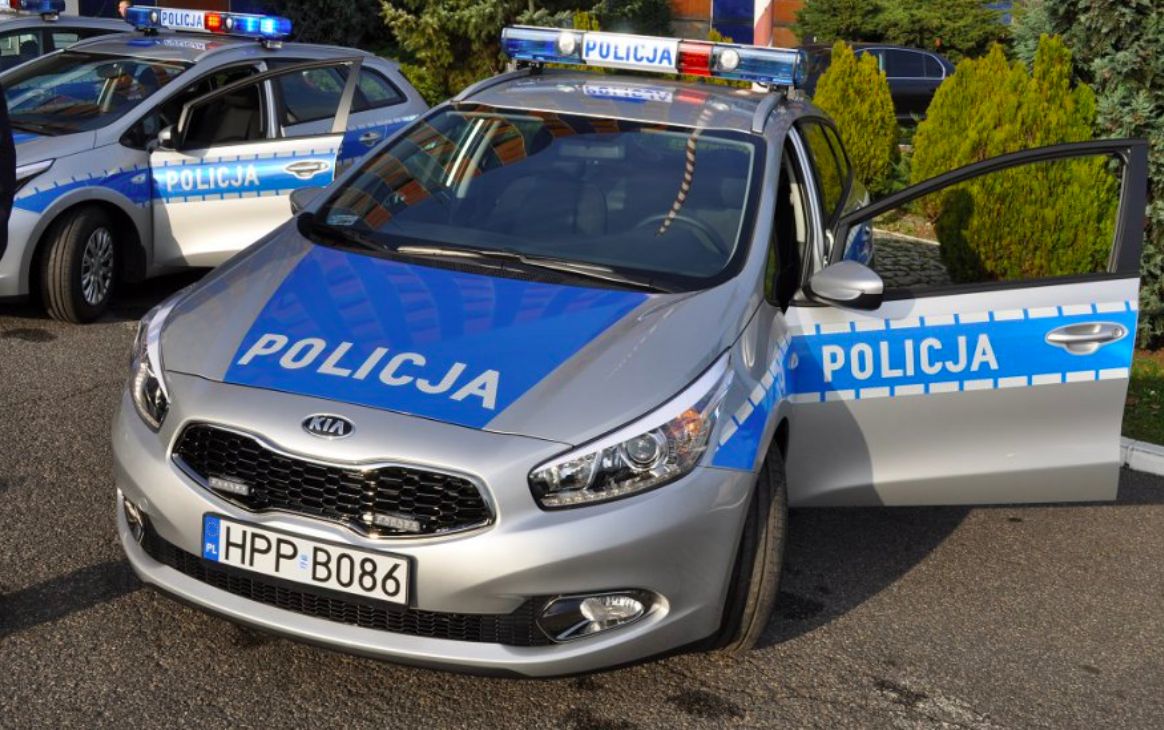 Rodzinna tragedia w Kampinosie. Córka z nożem rzuciła się na matkę