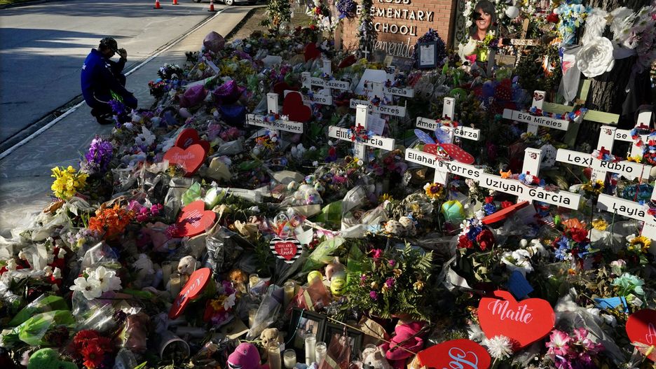 Miejsce pamięci przed Robb Elementary School 