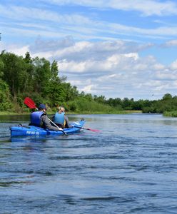 Koźlice: para kajakarzy wpadła do rzeki. Trwa akcja służb