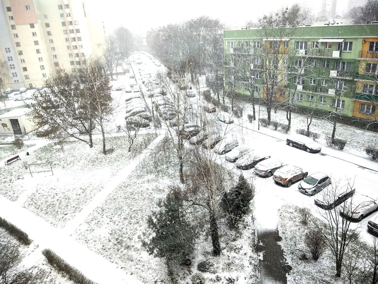 Warszawa. Spadł śnieg w stolicy