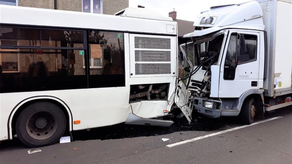 Wypadek na DK94 w Wieszowej. Sześć 6 osób rannych