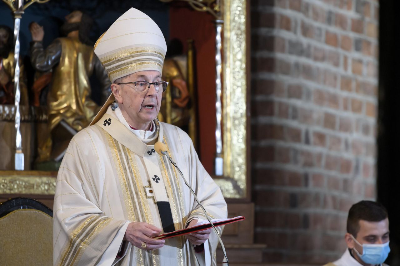 Abp Gądecki wysłał list do premiera. Chodzi o obostrzenia w kościołach