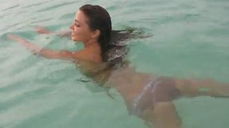 Miranda Kerr pływa w morzu! PIĘKNA?