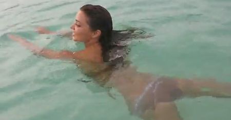 Miranda Kerr pływa w morzu! PIĘKNA?