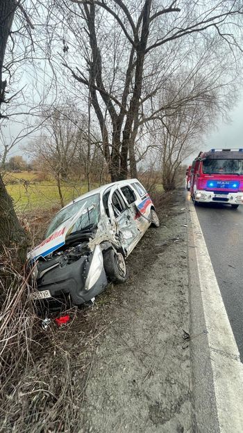 Barcin: Groźne zderzenie ambulansu przewożącego krew z naczepą tira