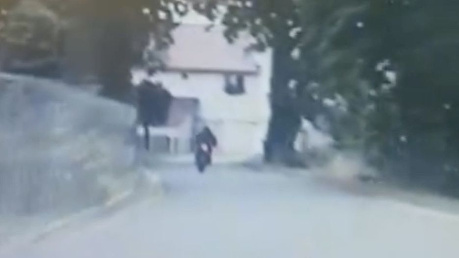 Bolesławiec. Pędził 143 km/h między domami! Ucieczka zakończona wywrotką