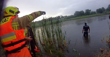 Był uwięziony w wodzie. Dramatyczna akcja ratunkowa pod Stargardem