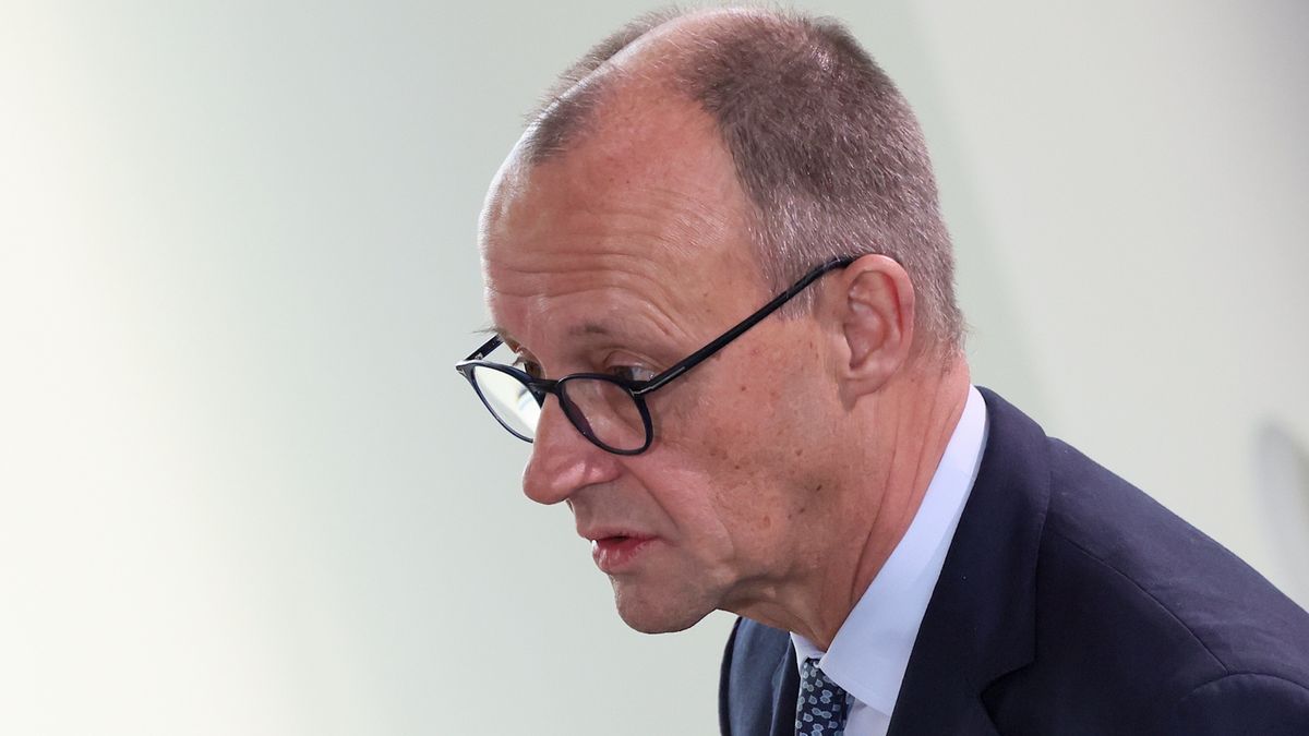 Aktywiści próbowali uszkodzić samolot Friedricha Merza