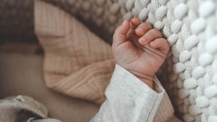 Dramat pod Augustowem. Sześciomiesięczne dziecko w ciężkim stanie. Rodzice zostali zatrzymani