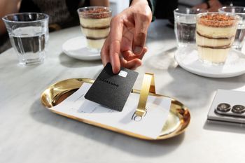 Samsung w końcu ma odpowiedź na Apple Card. Na razie tylko w USA