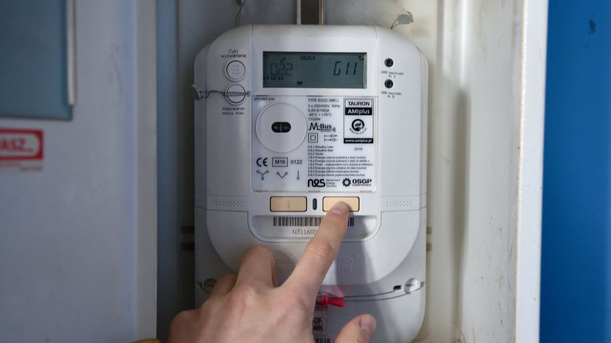 Stock Bart?omiej MagierowskiFot. Bartlomiej Magierowski/East News. Wroclaw 3.02.2024. Zdjecie ilustracyjne - prad, zuzycie energii elektrycznej. N/z: licznik pradu i taryfa G11.Bartlomiej Magierowski