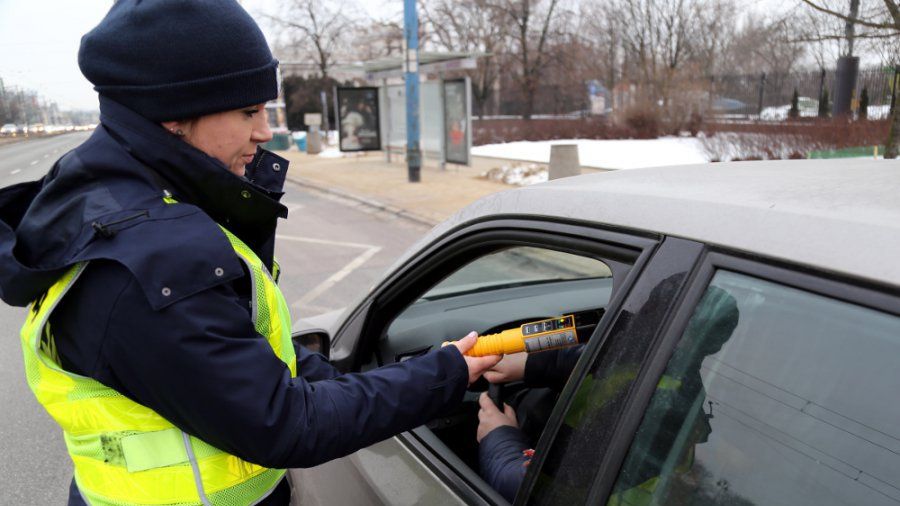 Jazda po alkoholu nie tylko jest niebezpieczna, ale grozi też poważnymi konsekwencjami