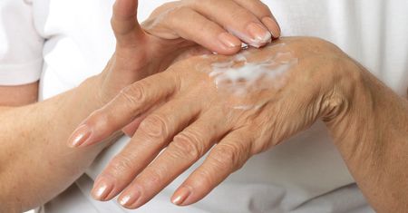Sposób na piękne dłonie. Wystarczą trzy składniki z kuchni