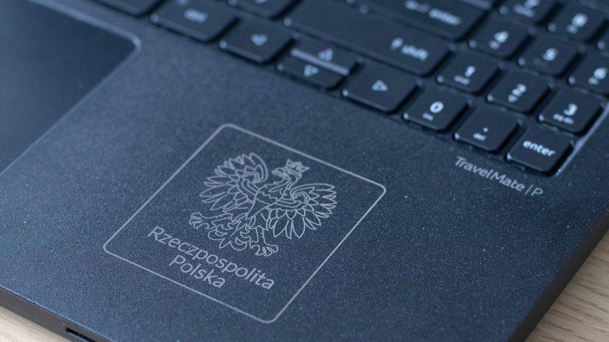 Logo na laptopie dla uczniów klas czwartych