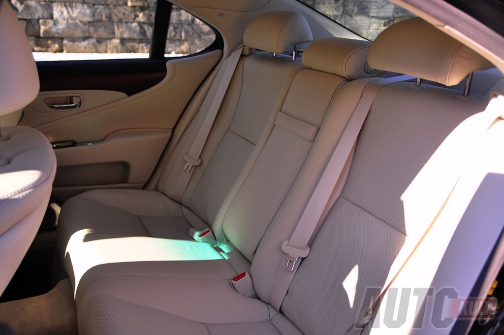 Lexus LS460 (Fot. Marcin Pogorzelski)