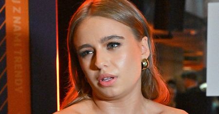 Oliwia Bieniuk w bikini hasa po plaży i wyjaśnia hejterów. "Oprócz zdjęć w negliżu nie ma nic innego do pokazania" (FOTO)