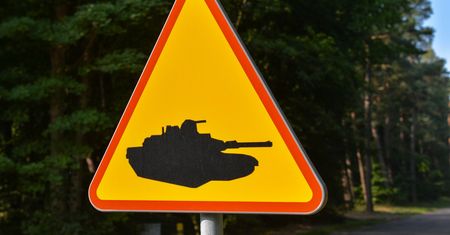 Armia ostrzega przed wzmożonym ruchem pojazdów wojskowych w niemal całym kraju. "Nie publikujcie zdjęć"