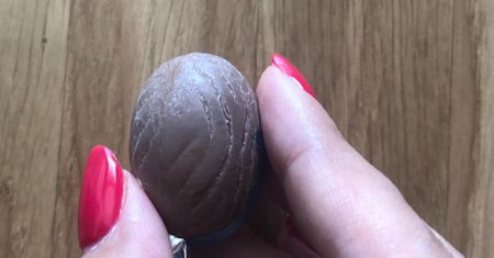 Zauważyłeś biały nalot na czekoladzie? Cukiernik wyjaśnia, co on oznacza
