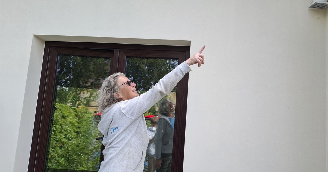 Mieszkańcy ul. Jachtowej w Łebie twierdzą, że budowa baz niszczy ich domy i płoszy turystów