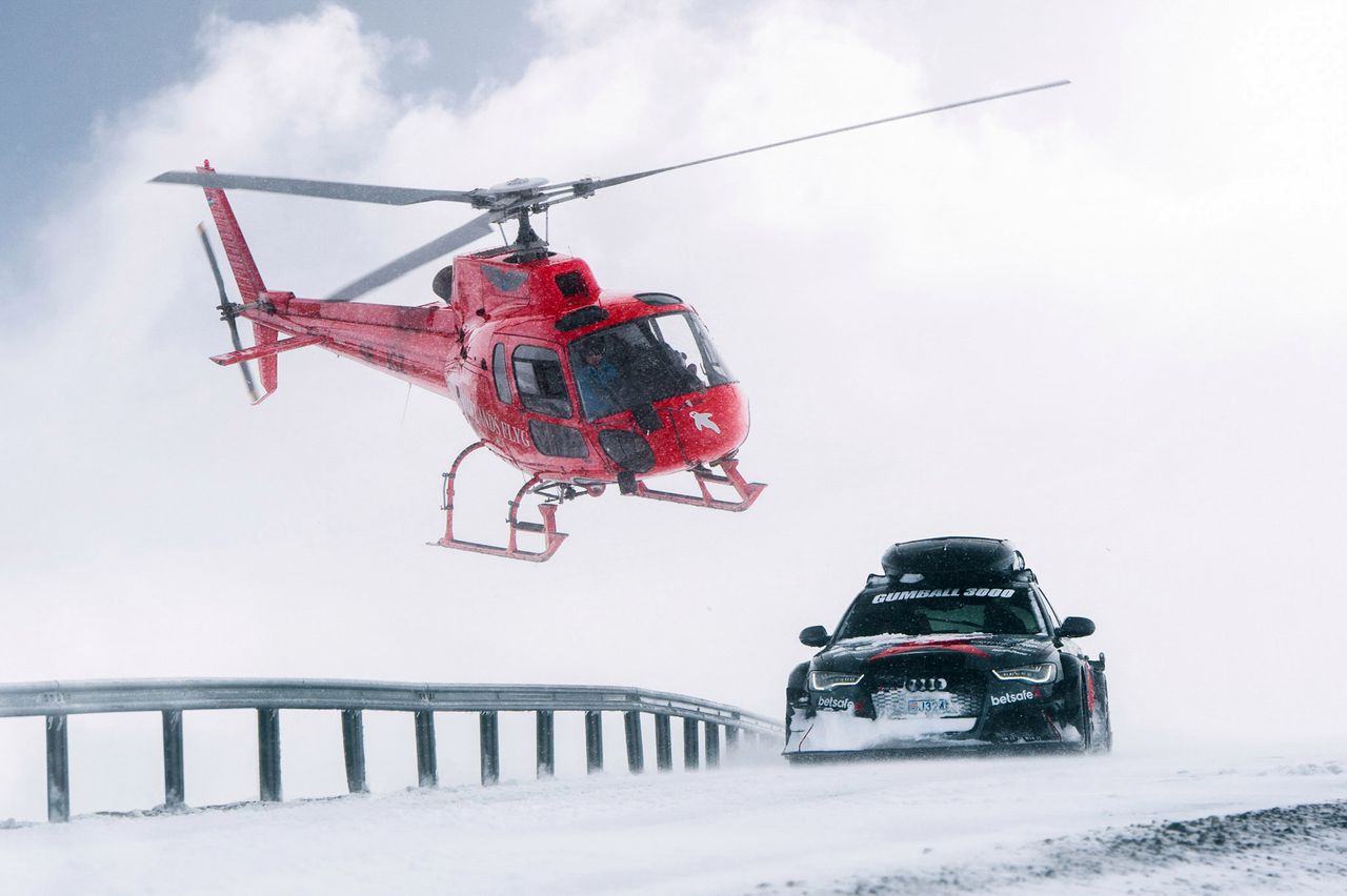 Jon Olsson szarżuje swoim Audi RS6 DTM w śniegu [wideo]