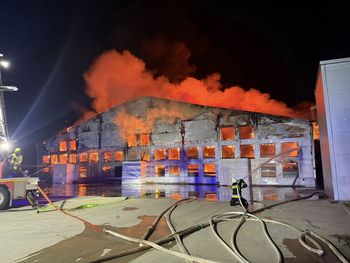 Pożar hali z drobiem. W środku ok. 200 tys. sztuk drobiu